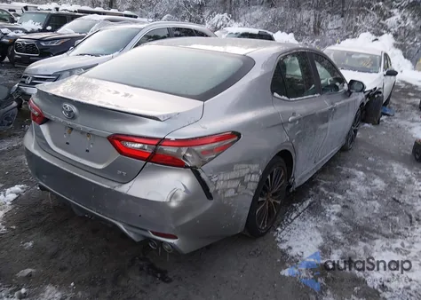 2018 Toyota Camry Se z USA, uszkodzony, nr VIN 4T1B11HK4JU542726